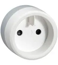 Adaptateur de voyage — fiche France 2P vers socle USA 2P — réf. 0.104.14 — image 1